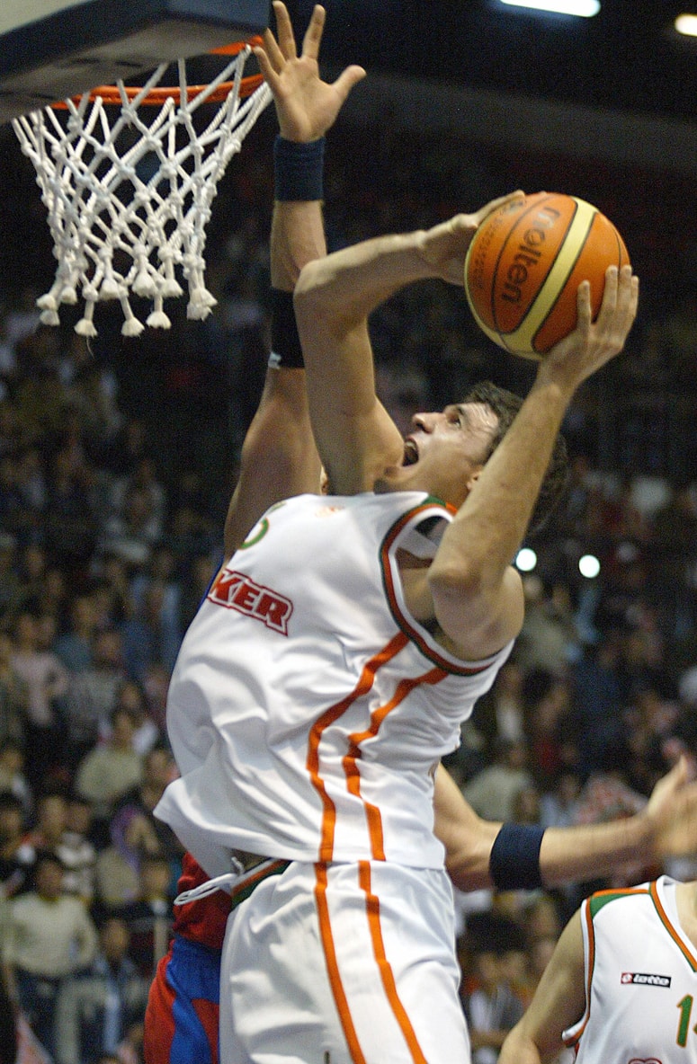 Mirsad Türkcan je v Turčijo prišel kot kadet v mlajše kategorije Efes Pilsna. 