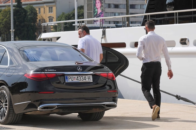 Šolakova jahta v Pulju
 