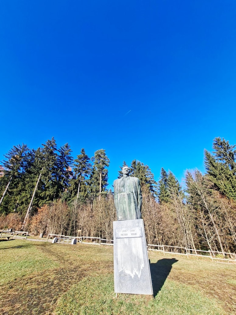 Spomenik Prežihovemu Vorancu na Preškem Vrhu 