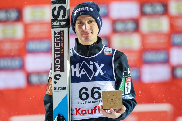 Domen Prevc se je za las izognil izpadu.