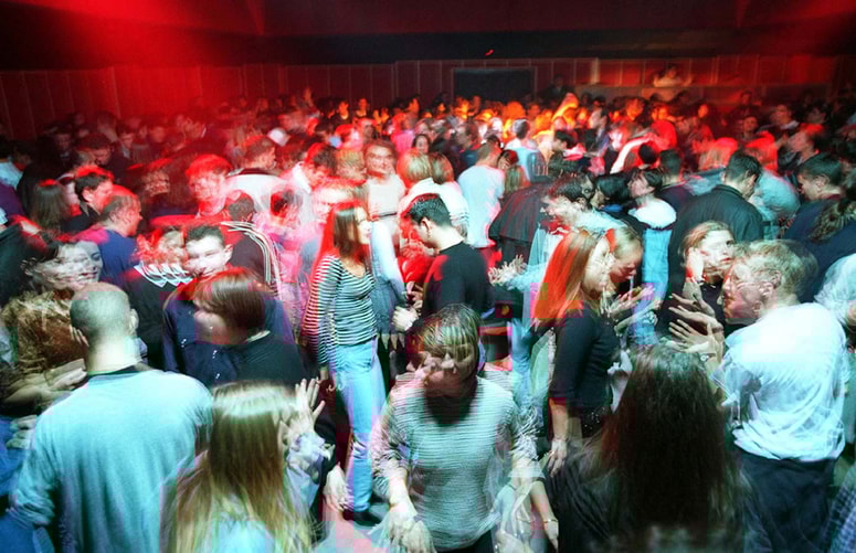 Marsikomu so se določila že ob sprejetju zdela nesmiselna, veliko strokovnjakov je tudi opozarjalo, da je problem mladih alkoholizem in ne vstop v lokale po polnoči. 