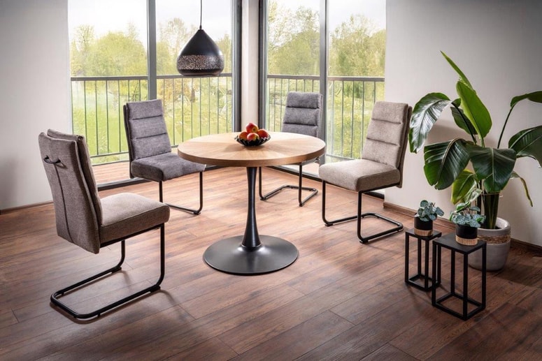 Glavna fotografija članka:Jedilnice - kako izbrati raztegljive mize, stole in ostalo pohištvo