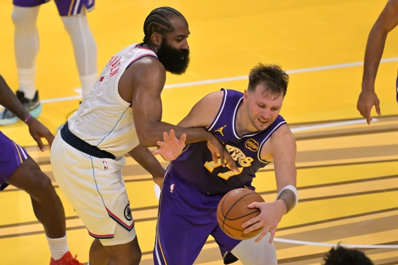 James Harden ob osebni napaki nad Luko Dončićem