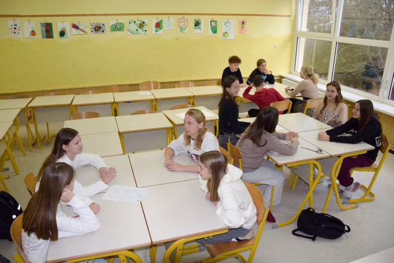 Skupina petnajstih učencev, ki so sedaj že osmošolci, je po intenzivnem usposabljanju pripravljena pomagati sošolcem pri razreševanju nesoglasij na konstruktiven in miren način. 