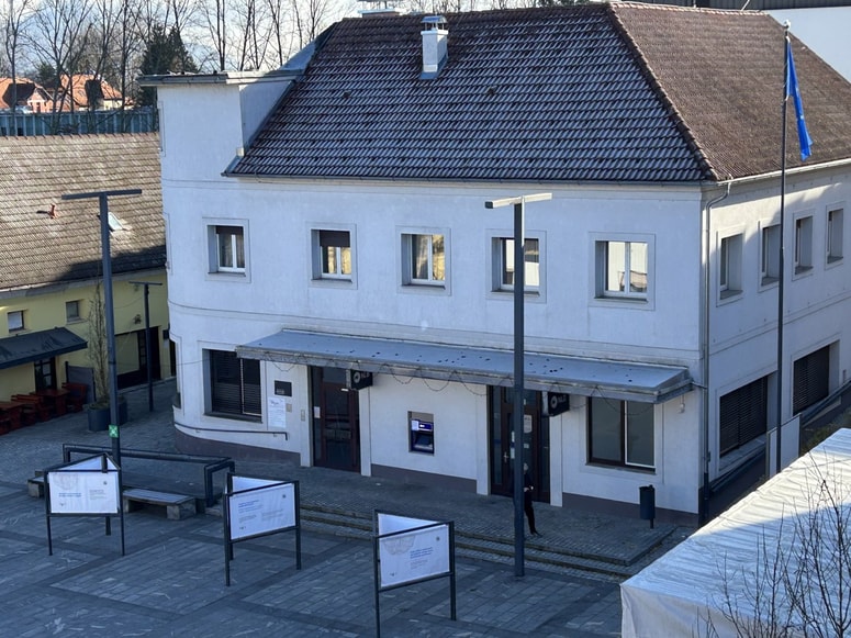 Poslovalnica NLB v Šoštanju je sicer neposredna soseda Občine Šoštanj. 