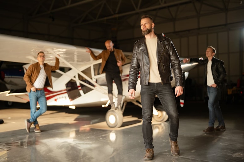 Glasba jih vedno znova poveže in pomiri, prijateljstvo pa je tisto, kar jih drži skupaj tudi takrat, ko postane naporno.