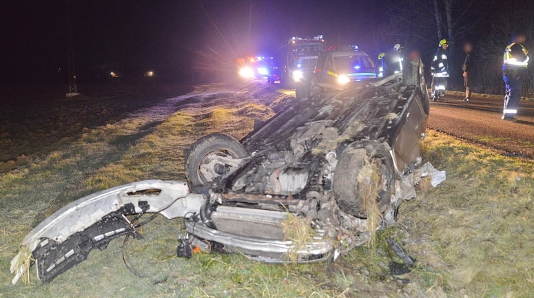 Posledice prometne nesreče pri Dolnjem Seniku na Madžarskem. Mimo kraja nesreče se je peljal konvoj s predsednico Natašo Pirc Musar.