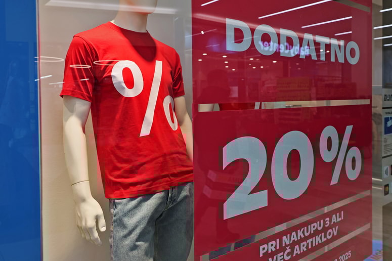 Glavna fotografija članka:Danes zaznamujemo dan brez nakupov, ki opozarja na škodljive učinke prekomerne potrošnje