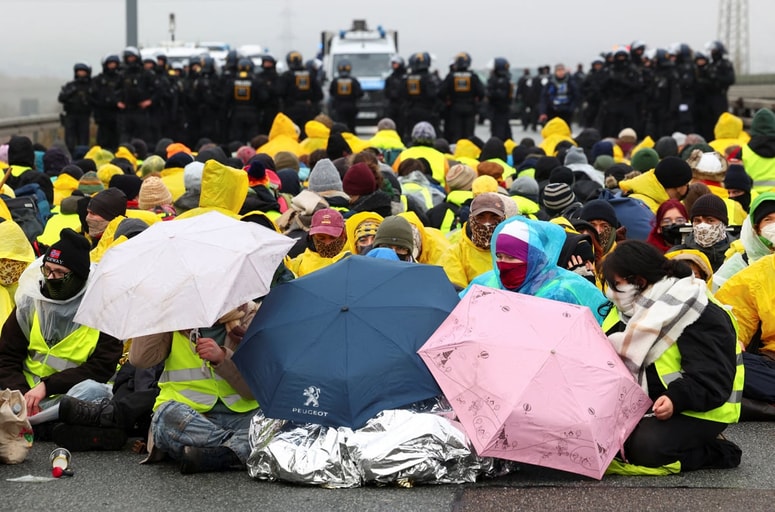 Glavna fotografija članka:V Nemčiji množični protest proti ustanovitvi nove mladinske organizacije AfD