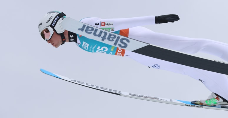 Glavna fotografija članka:Smučarski skakalec Anže Lanišek po odpovedi finalne serije zmagovalec tekme v Ruki, Domen Prevc tretji