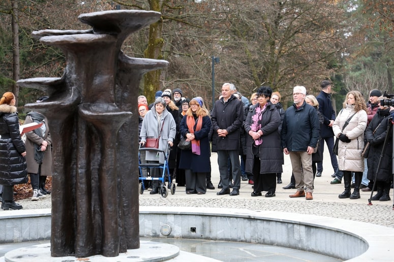"Gre za kompromisno rešitev. Kopija ne more enakovredno nadomestiti originala, vendarle pa ohranja prvotno podobo zasnove," je povedala Mojca Štuhec.