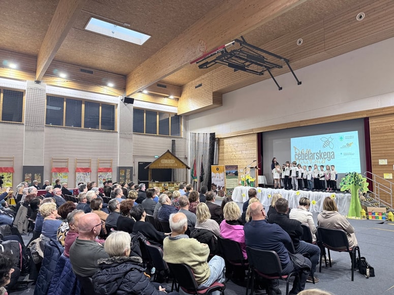 Da je Slovenija čebelarska država, je bilo slišati na Dnevu čebelarskega turizma na Ravnah na Koroškem.  