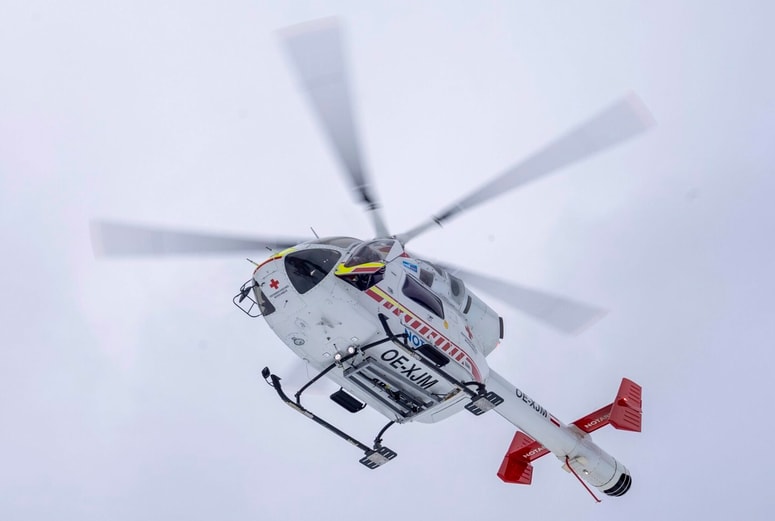 Turno smučarko so s kraja v bolnišnico prepeljali s helikopterjem.