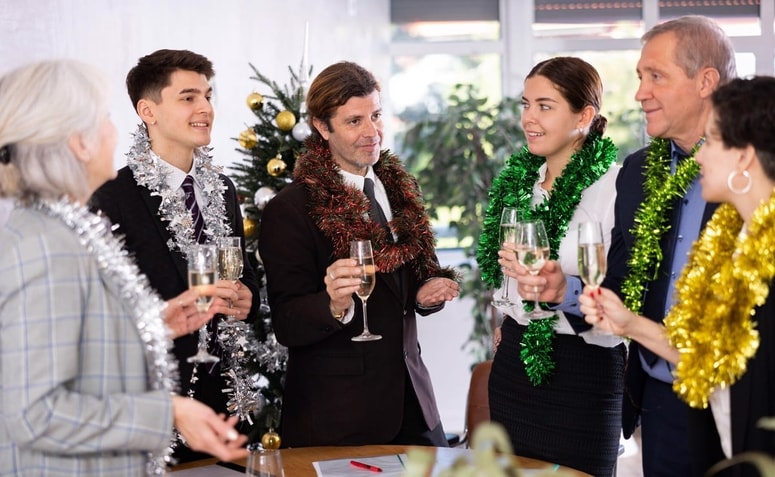 Priznal je, da je na zabavi očitno pregloboko pogledal v kozarec ...