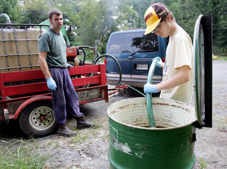 Glavna fotografija članka:"Tekoče zlato" v restavracijah: Gostinci in podjetja bijejo bitko z bandami