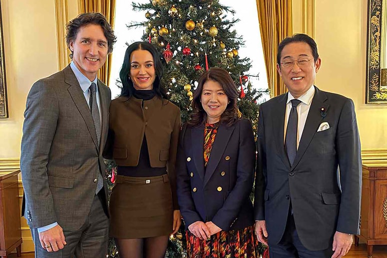 Justin Trudeau in Katy Perry z nekdanjim japonskim permierjem Fumiom Kishido in njegovo ženo Yuko