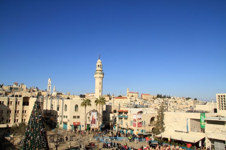 Mnogi domačini so se javnega praznovanja božičnega časa razveselili.