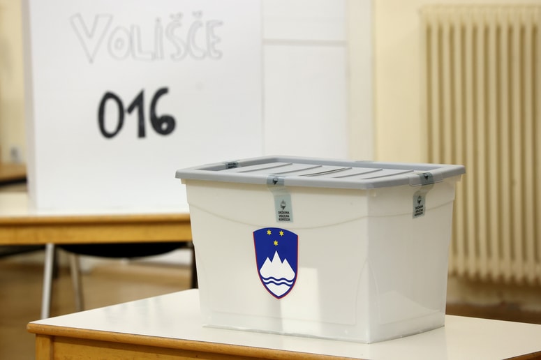 Glavna fotografija članka:(PISMO BRALCA) Po referendumu: V Ukrajini se ubija tudi z našo pomočjo. Kje je tu vest?