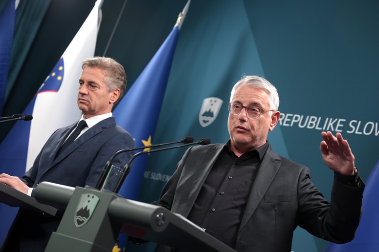 Kaj podpirajo pri ministru Matjažu Hanu (desno)? Levica zahteva pogovor na nivoju koalicije.   