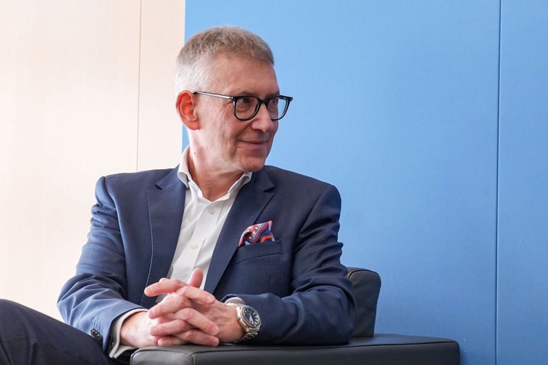 Žiga Debeljak si je dobrih devet mesecev pred potekom mandata predsednika uprave SDH zagotovil še en mandat. 