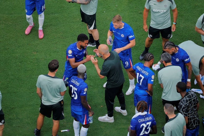 Tako so junija počitek za vodo izkoristili nogometaši Chelseaja, preden so postali svetovni klubski prvaki. 