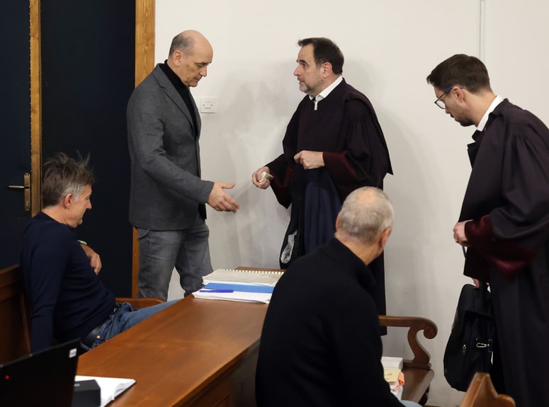 Obtoženi in njihovi odvetniki so prepričani, da bi sodišče moralo izreči oprostilno sodbo. 