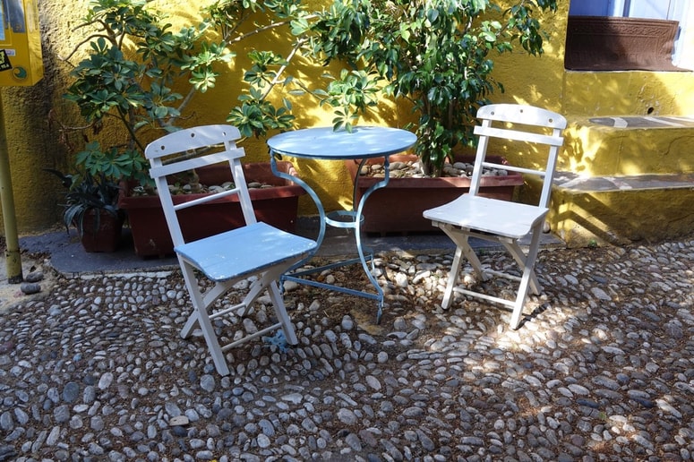 Ali vam partner (ali prijatelj) ponudi stol, vam pomaga in olajša situacijo, ne da bi ga morali za to prositi?