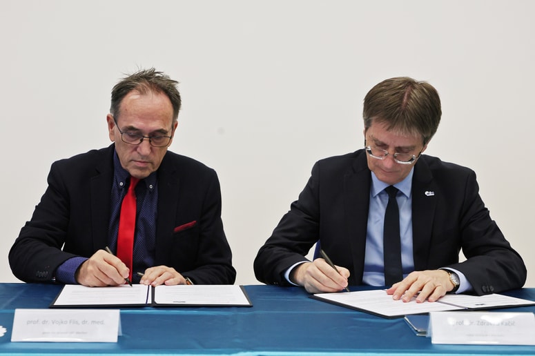 Pogodbo sta podpisala Vojsko Flis in Zdravko Kačič. 