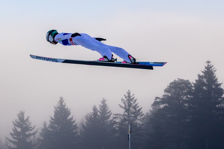 Glavna fotografija članka:(FOTO) Nika Prevc zmagala v Klingenthalu in na večni lestvici prehitela brata Petra Prevca