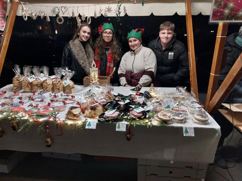 Božične stojnice so bile bogato obložene. 