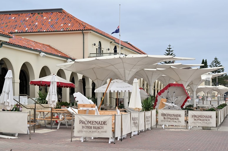 Glavna fotografija članka:(VIDEO) Umrla sta objeta, tik pred obletnico poroke: Starejši par je prvi poskušal ustaviti terorista v Sydneyju