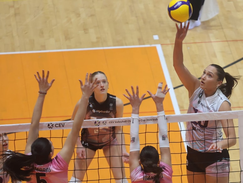 Nika Jularić je v napadu nekajkrat prelisičila blok tekmic. 