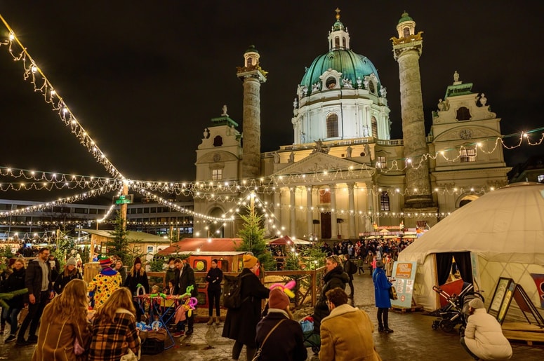 Dunajski "Christkindlmarkt" velja za pravljično lokacijo, ki jo je celo ameriški CNN uvrstil med najlepše na svetu.