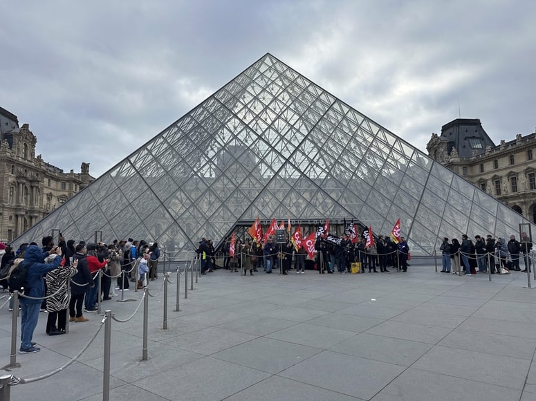Louvre je letos tudi precej podražil vstopnice.