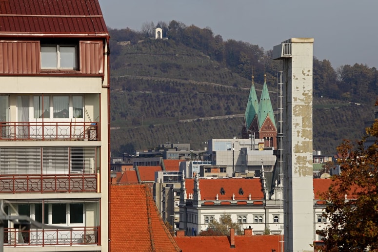 Kar devet odstotkov iskalcev stanovanj v Sloveniji meni, da so bili obravnavani neenakopravno.