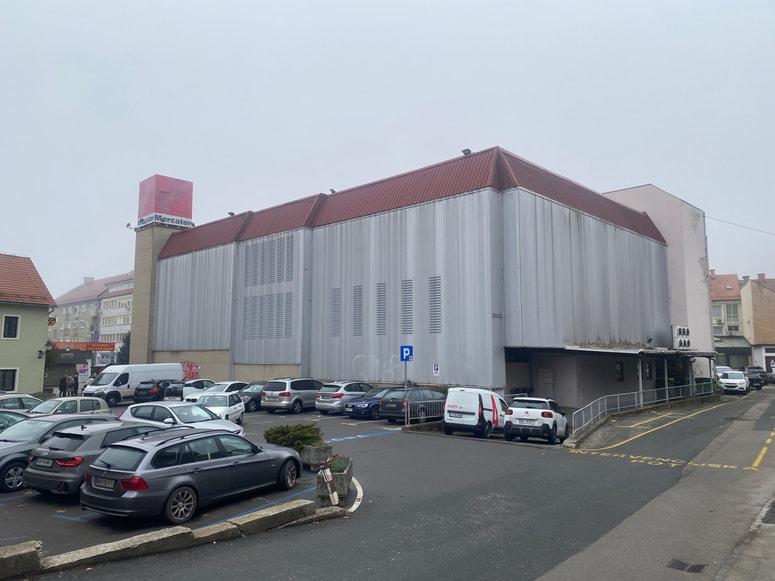 V ptujski Blagovnici obratuje le še živilska trgovina, preostali poslovni prostori pa samevajo.