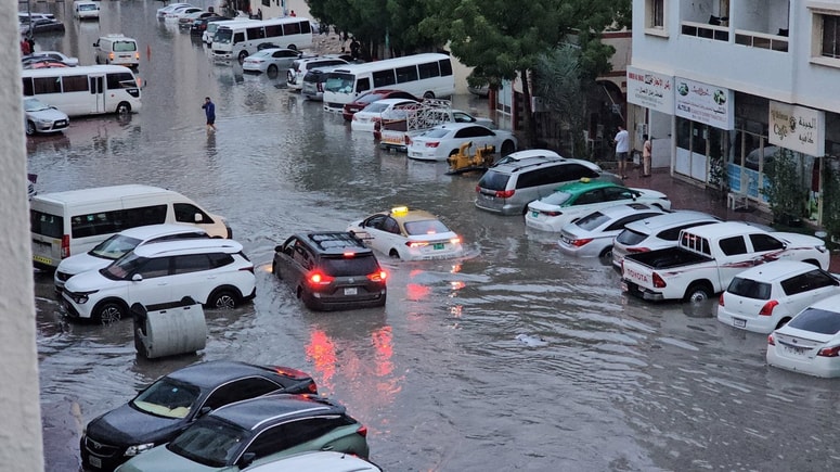 Zaradi izrednih vremenskih razmer je prišlo do zastojev v cestnem prometu. 