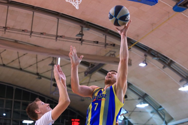 Glavna fotografija članka:Šport na TV