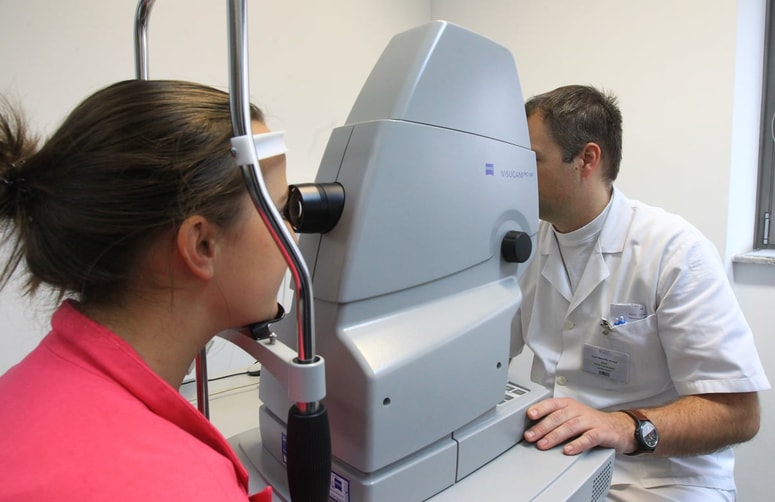 En očesni specialist je že odšel, drugi gre januarja 2026, za tretjega v Zdravstvenem domu Maribor pričakujejo, da jih bo prav tako zapustil. 