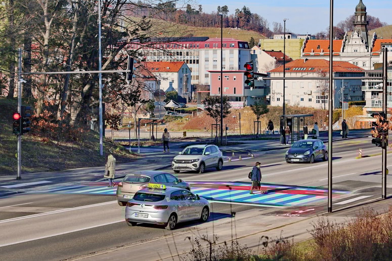 Glavna fotografija članka:(ODZIV) Semafor pri Europarku: Ko iz "pametnega" problema narediš neumen ukrep
