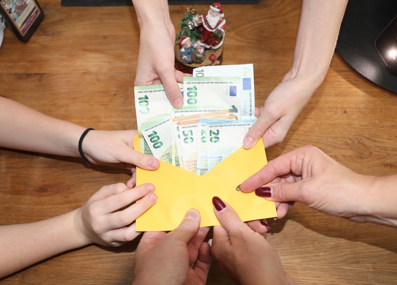 Zimskega regresa se ne sme pogojevati, zmanjševati ali zahtevati vračila, opozarja.