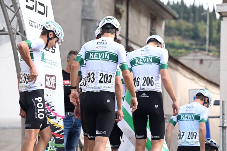 Do napada je prišlo med treningom italijanske kontinentalne ekipe S.C. Padovani Polo Cherry Bank.