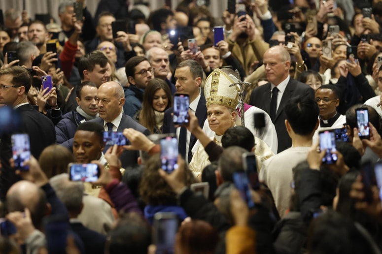 Glavna fotografija članka:Prvi rimski božič novega papeža: "Kjer je prostor za človeka, je tudi prostor za Boga"