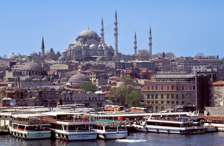 Glavna fotografija članka:Racije v Istanbulu: Načrtovali so napade ob koncu leta