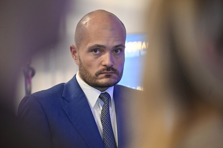 Glavna fotografija članka:Mladi češki milijarder gradi vojni imperij. Proizvodnjo ima tudi v Srbiji