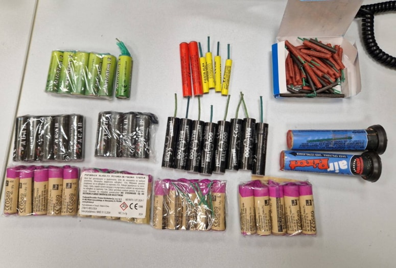 Zaplenjena pirotehnika. Fotografija je simbolična.