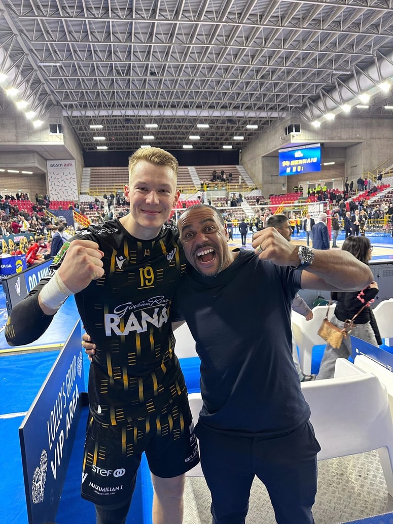 Nekoč je Rok Možič navijal za Marcosa Tavaresa, zdaj pa sta se vlogi obrnili.