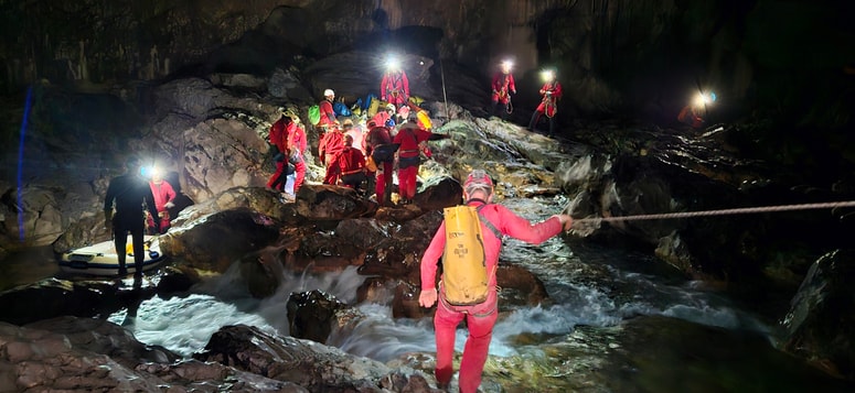 Glavna fotografija članka:(FOTO) Pri reševanju umrlega potapljača sodelovalo več kot sto ljudi