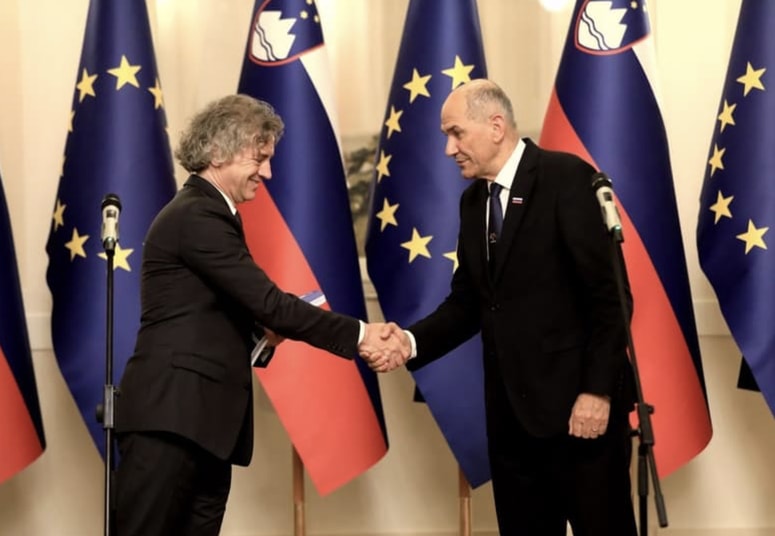 1. junij 2022: Janez Janša odhaja, Robert Golob prihaja. 