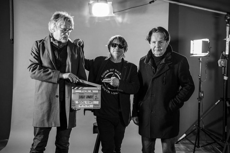Z leve: Dušan Moravec (koscenarist filma in član punk zasedbe Kuzle), Dare Kaurič (Kuzle) in Andrej Košak. 